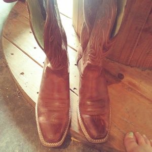 Ariat womens boots size 9